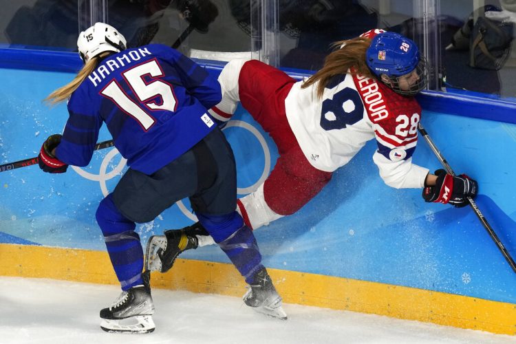 US women survive scare, beat Czechs 4-1 in Olympic hockey